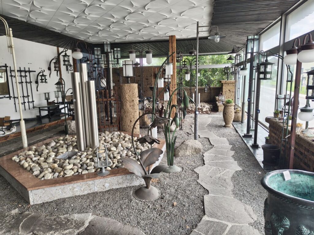 Ausstellungsraum für Gartenaccessoires