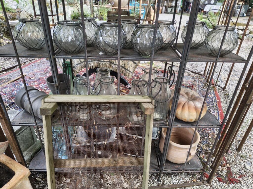 Glasvasen als Gartenschmuck